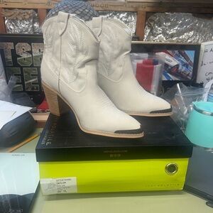 Very Volatile Women's White Heeled Boots